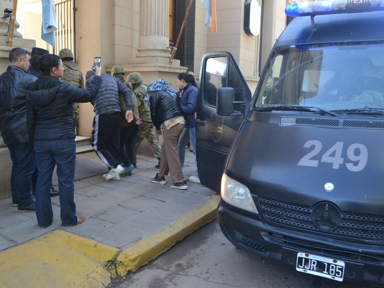 Arribaron a Gualeguay 11 detenidos de una banda, con injerencia en el asalto a jubilada