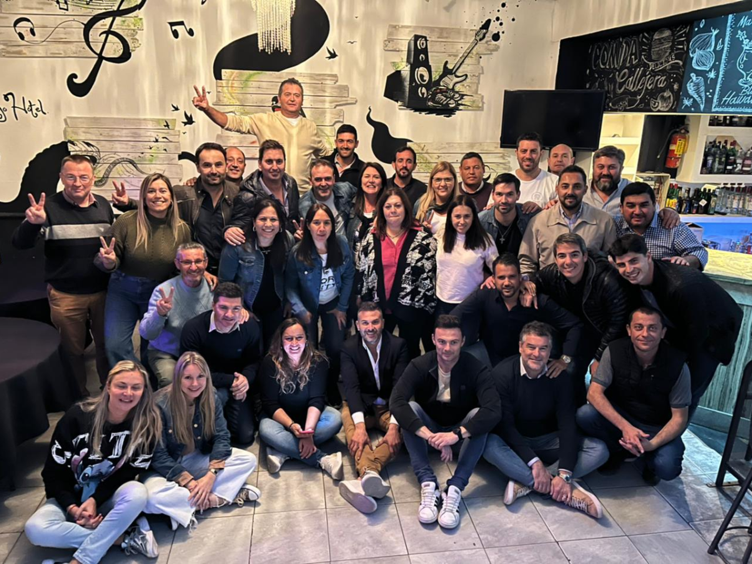 El grupo “Generación X” se reunió para respaldar a Schiaretti como presidente