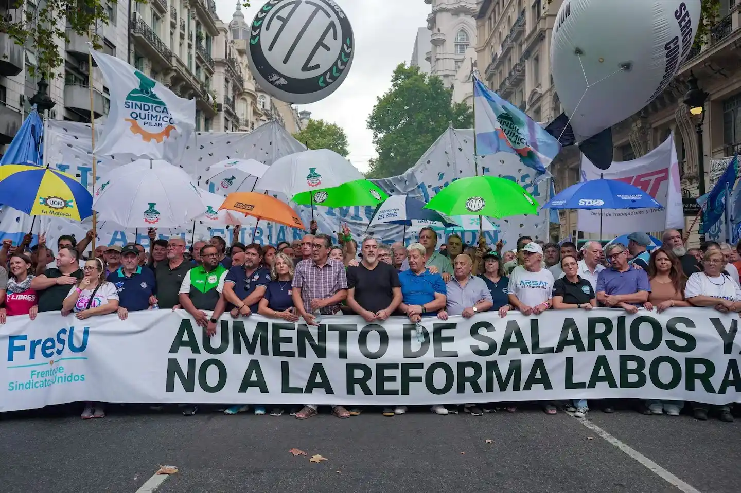 La conducción sindical decidió no convocar a un nuevo paro general, como reclaman los gremios más combativos.