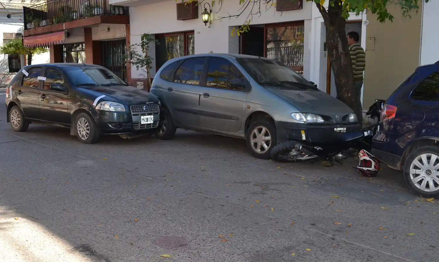 Se descompuso arriba del auto y originó un choque en cadena