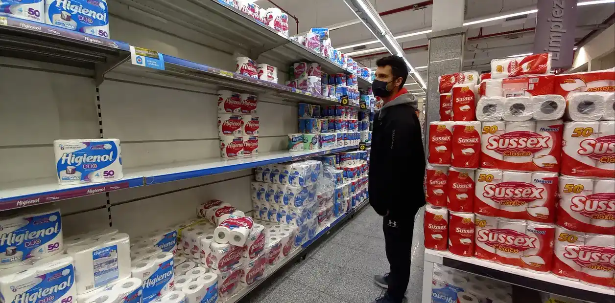 Los comerciantes aseguran que no hay desabastecimiento, pero que en algunas categorías falta variedad.