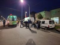 Un hombre sufrió una descompensación al volante y chocó dos vehículos estacionados
