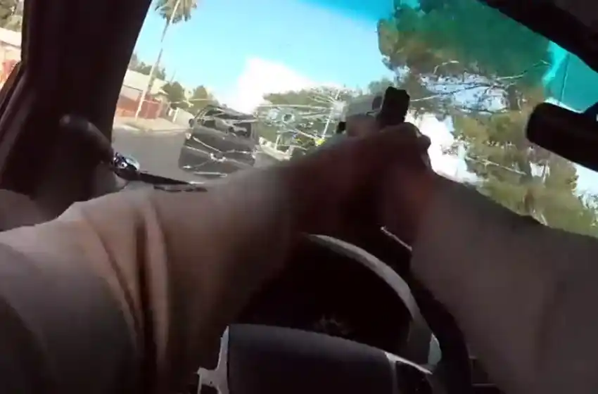 El dramático video de un policía que dispara en una persecución mortal