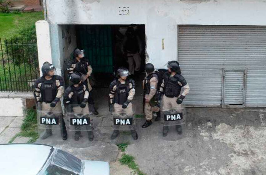 Quema de coches en Aldosivi: Prefectura realizó tres allanamientos
