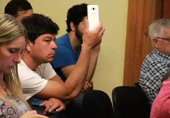 En 2016, Contreras en el recinto del Concejo Deliberante en medio de las sesiones por la recuperación del Municipio del ex Parador Uno, playa que consecionó hasta ese momento 