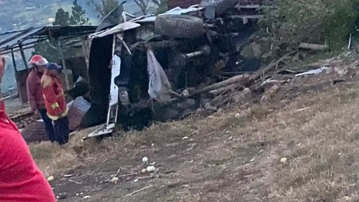 APARATOSO ACCIDENTE cobra la vida de un productor agrícola y deja tres heridos en Trujillo