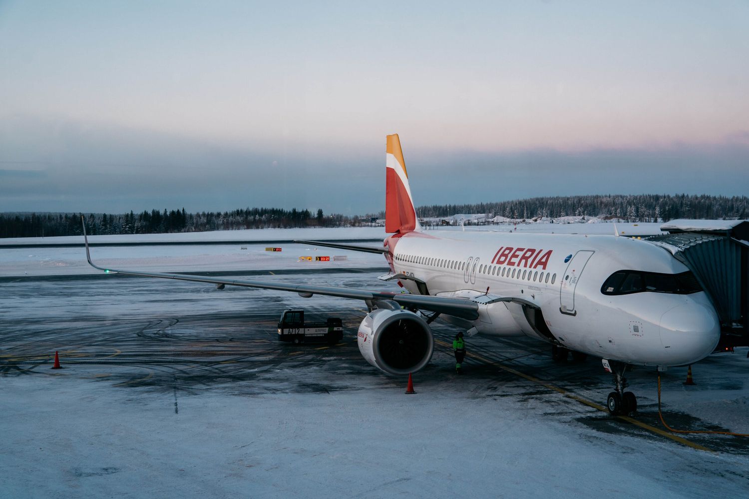 De España a la ciudad de Santa Claus: Iberia y Vueling inauguraron sus vuelos a Rovaniemi, Finlandia