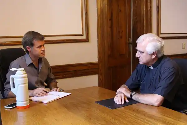 Piaggio recibió al Obispo Lozano y analizaron el escenario político 