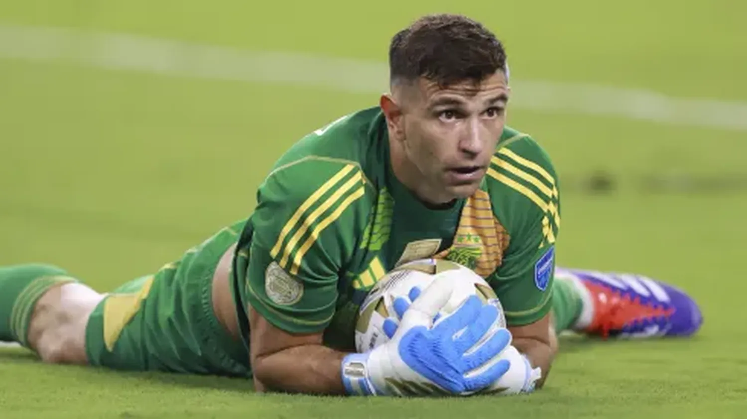 Cambios en el fútbol: la nueva regla que deberán cumplir los arqueros