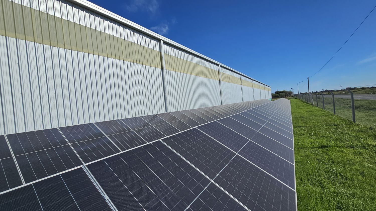 Mientras ya se realizó el análisis del terreno donde se emplazará el parque solar comunitario en Devoto, Capyc ya instaló 100 paneles solares para lograr autonomía energética