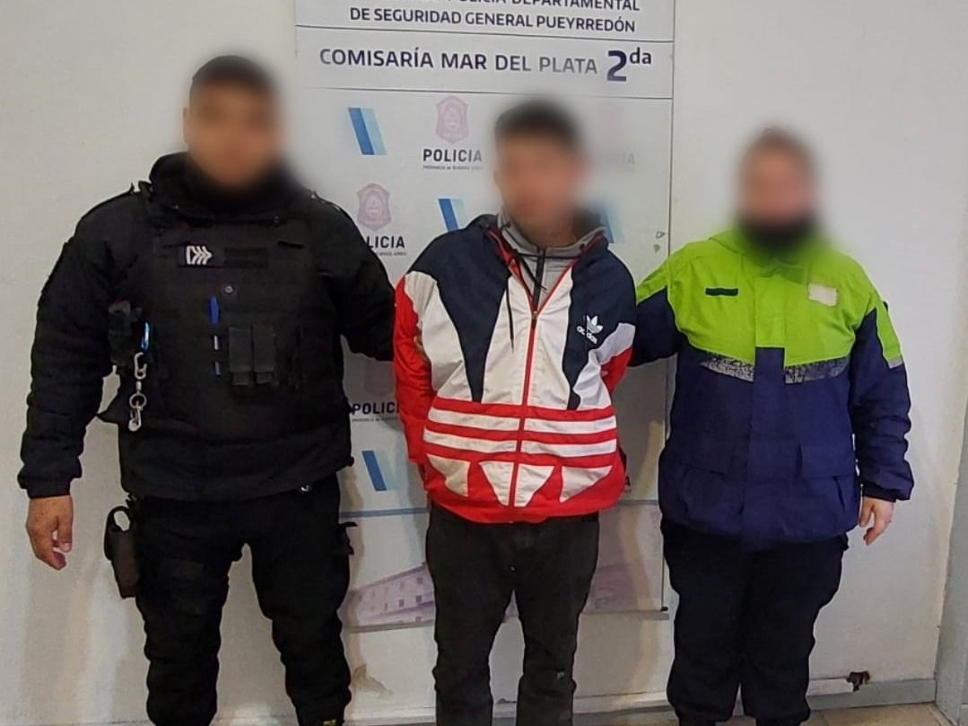Llevaba  un revólver calibre 38, junto a seis cartuchos calibre 16, dos municiones calibre 38 y otras cuatro calibre 22.