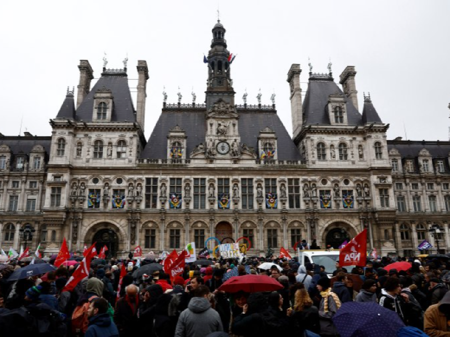 Macron promulgó la reforma jubilatoria, pese al masivo rechazo popular