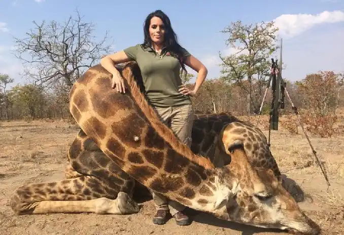 Sube fotos con sus presas a Facebook y avisa que "vienen más"