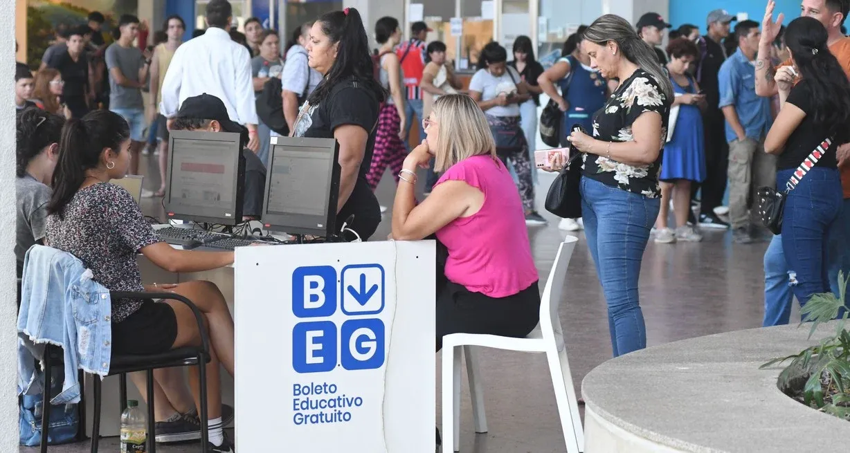En la terminal de ómnibus de Santa Fe, en gran parte del año pasado hubo campaña de difusión sobre los alcances del BEG. Foto: Guillermo Di Salvatore