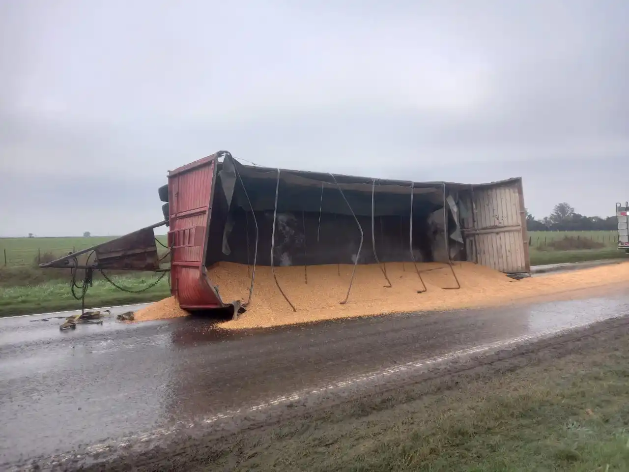 La ruta 33 permaneció cortada por un importante lapso de tiempo.