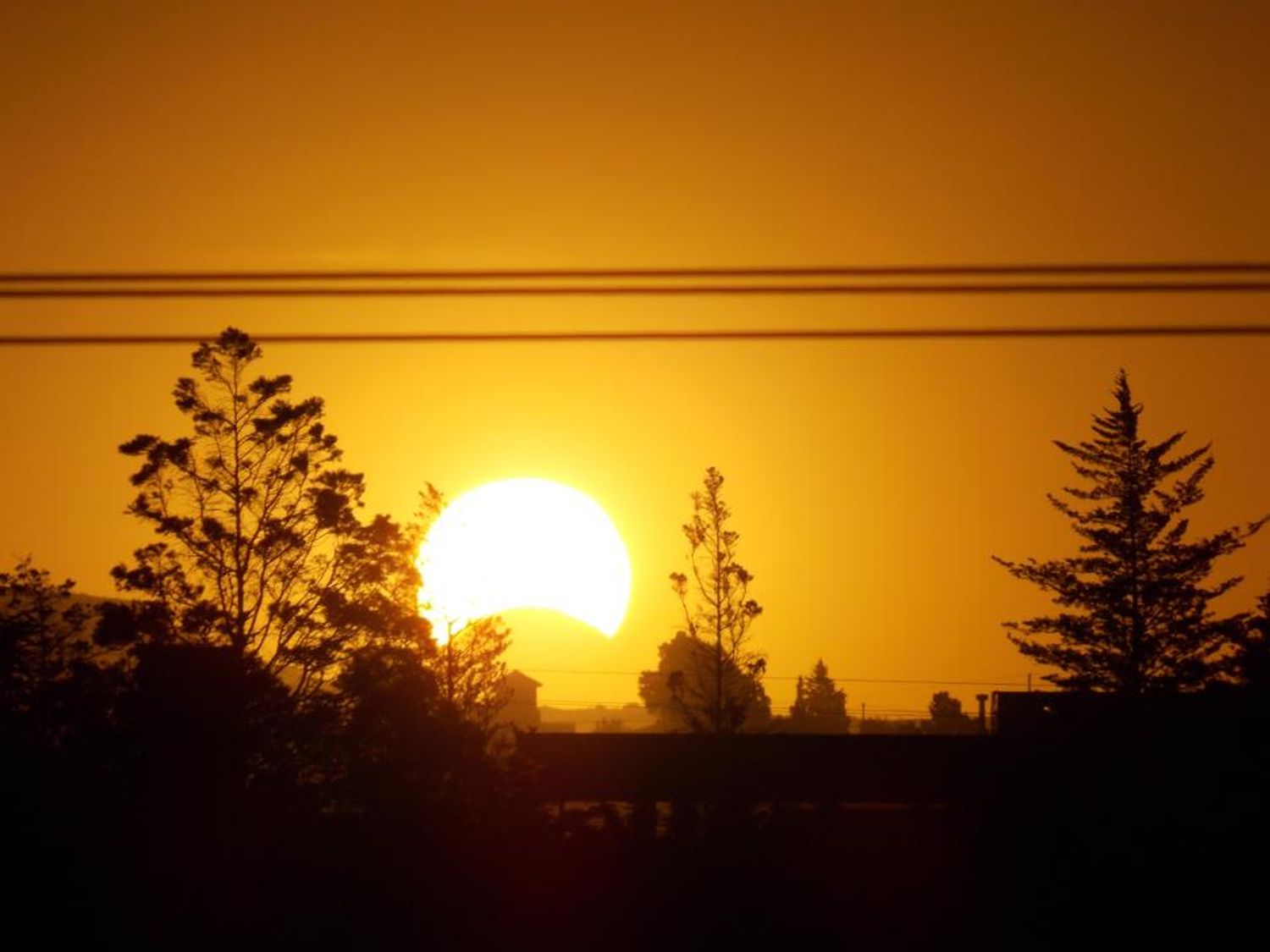 Todo lo que tenés que saber sobre el eclipse: horario, precauciones y los mejores lugares para observarlo en Tandil