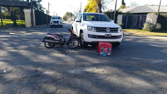 Un repartidor de PedidosYa fue hospitalizado tras un accidente en Figueroa y Jujuy