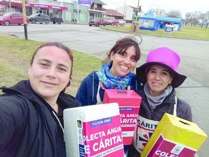 En la Colecta. Del Pasado sábado, junto a integrantes del grupo solidario