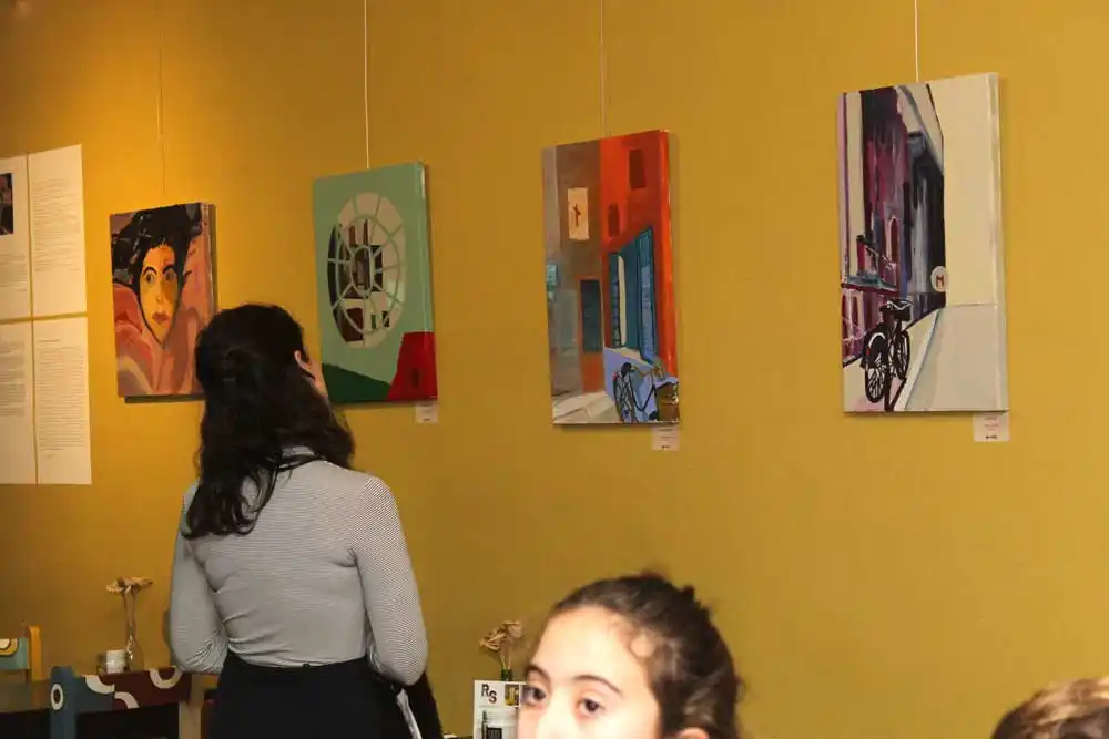 Muestra de pinturas en el Café “1000 Formas de…”
