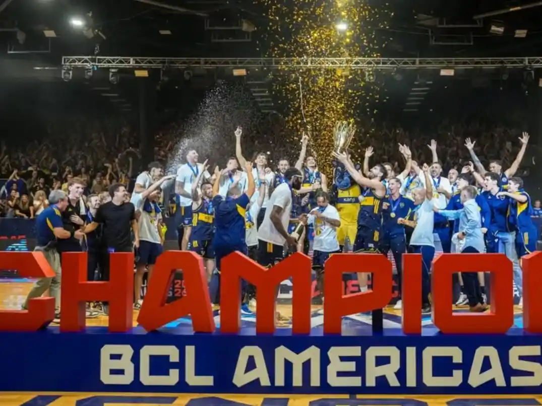 El Xeneize derrotó a Franca de Brasil 86 a 72 en la final y levantó por primera vez el título continental de la FIBA. Foto: basquetbocajrs/Instagram