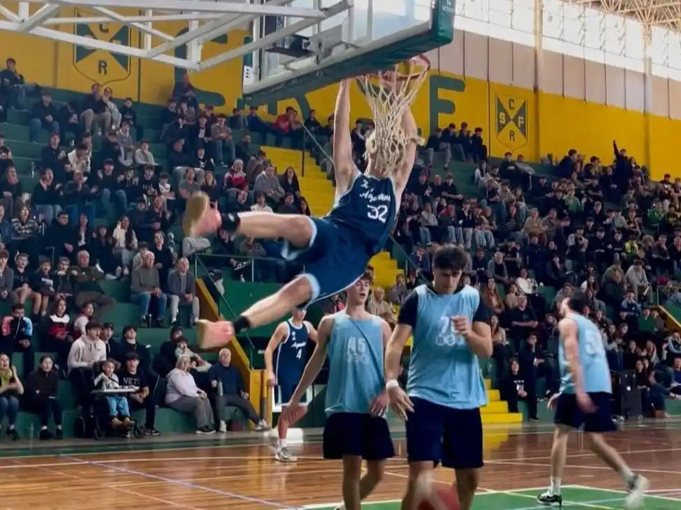 Derrota Argentina 64 a 61ante Uruguay : el rafaelino Benja Taborda no marcó puntos. Foto: El Show Streaming