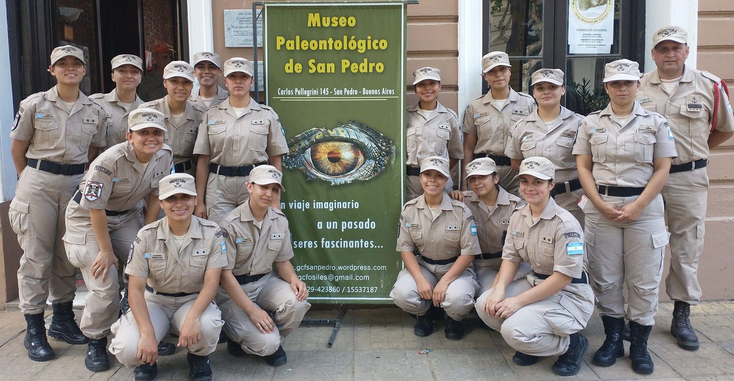 Los cadetes del Mandubí en el Paleontológico