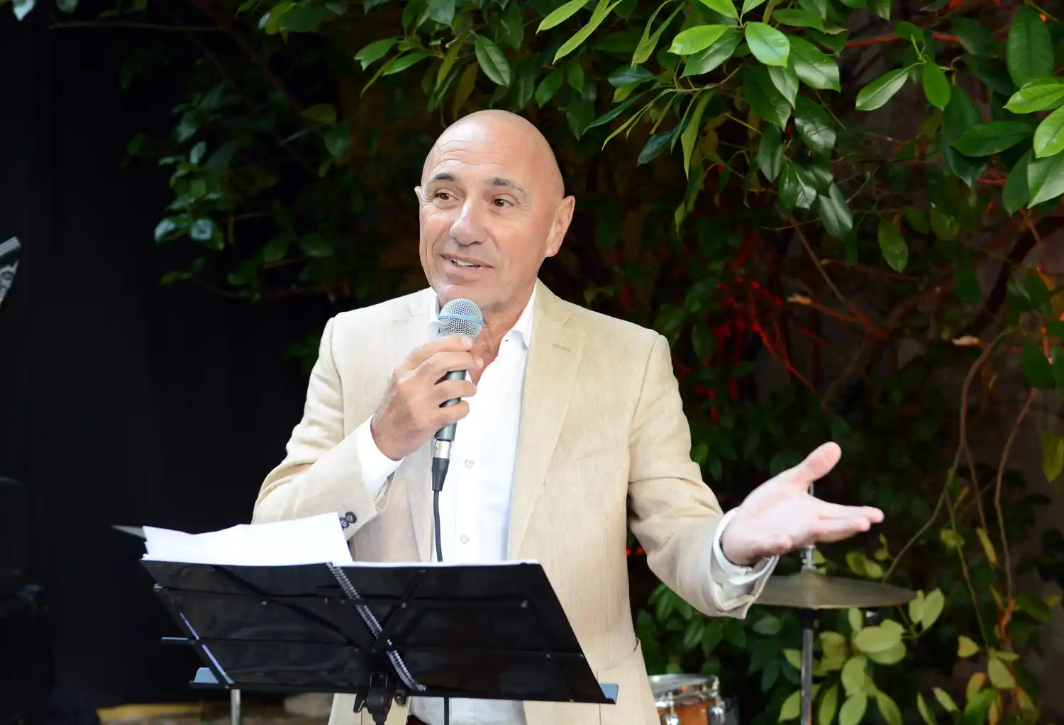 Rogelio Rotonda agradeció a la asistencia y deseó a todos felices fiestas.