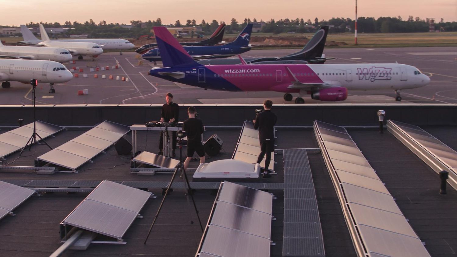 Una «miniópera electrónica» dedicada a la aviación en tiempos de crisis (y grabada en un aeropuerto)