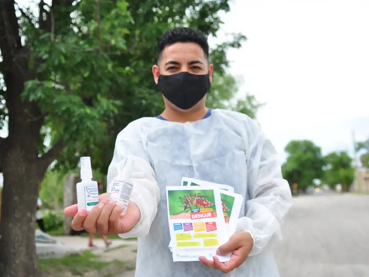 Dengue: sigue el descacharreo  y la campaña casa por casa  