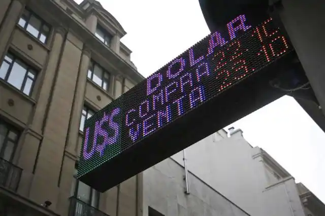 Se aceleró la corrida al dólar, que registró un nuevo récord