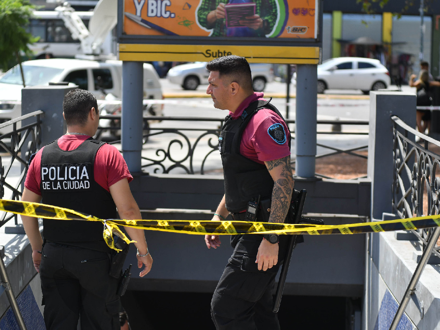 Caos en la estación de Retiro: una policía murió tras ser baleada 
