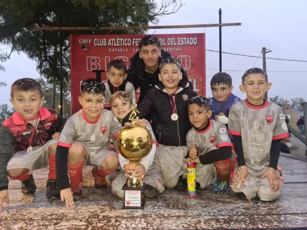 Uno de los equipos ganadores de el "Bichito" 2025. Foto: CAFE