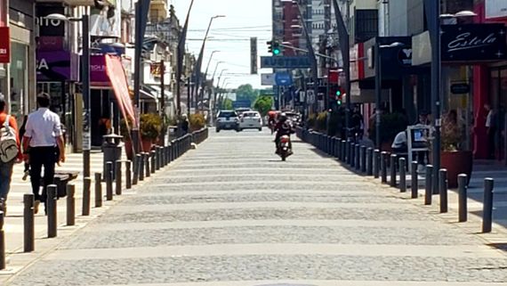 En las cuatro avenidas, sólo el 10 por ciento de los cruces tiene las sendas peatonales visibles