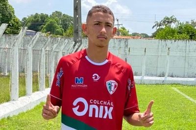 Murió un joven futbolista en Brasil tras chocar con una vaca