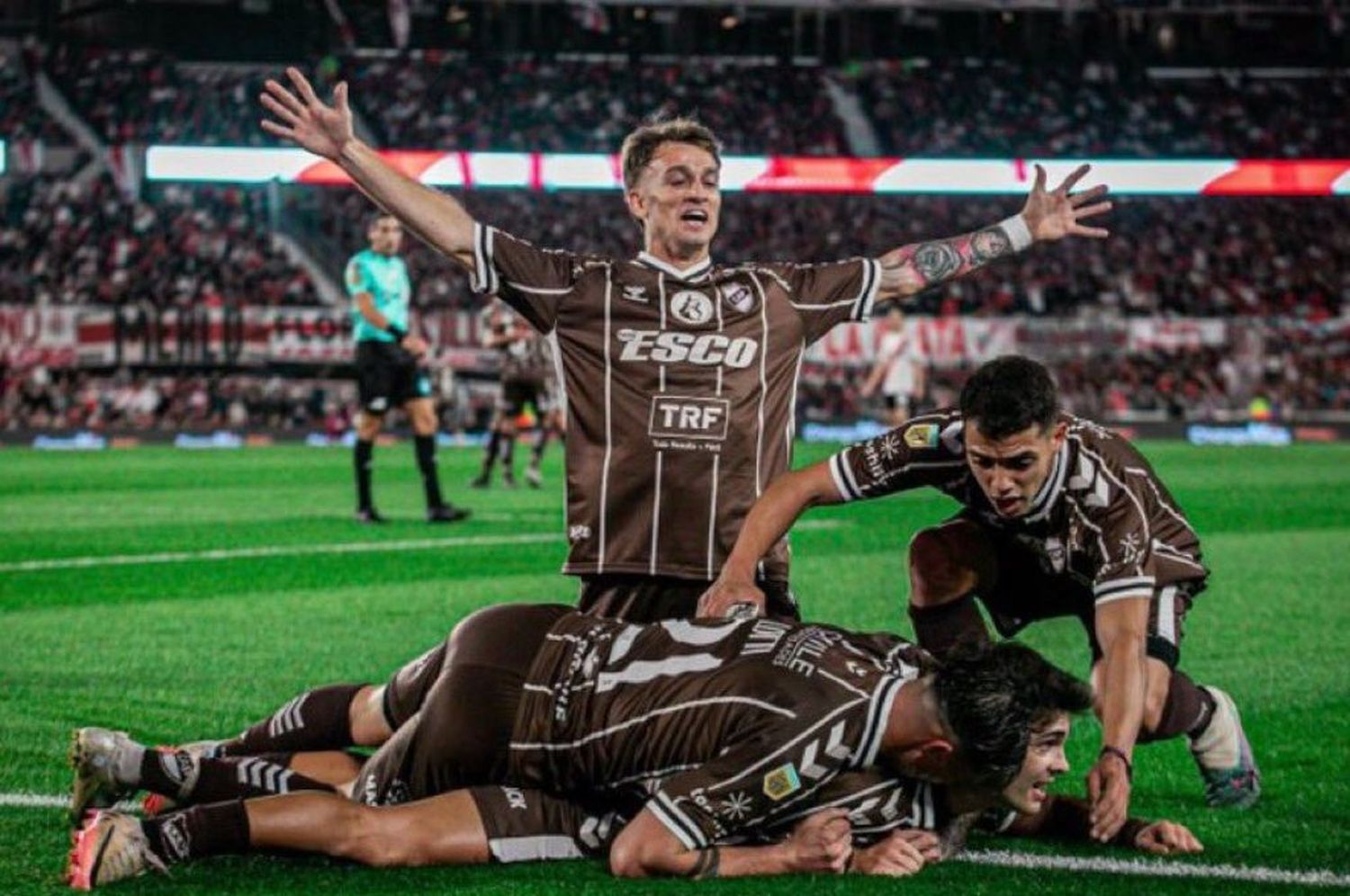 El único gol del partido fue convertido por el extremo Guido Mainero.