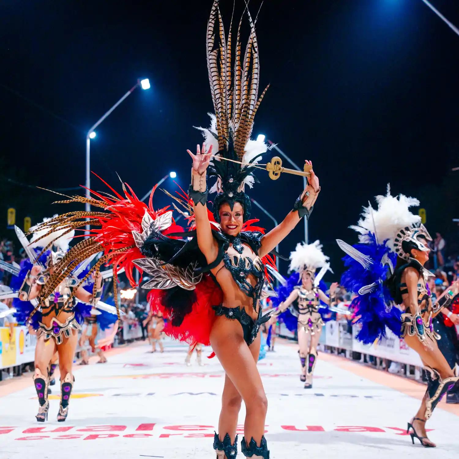 Se vivió la 4ª noche de corsos