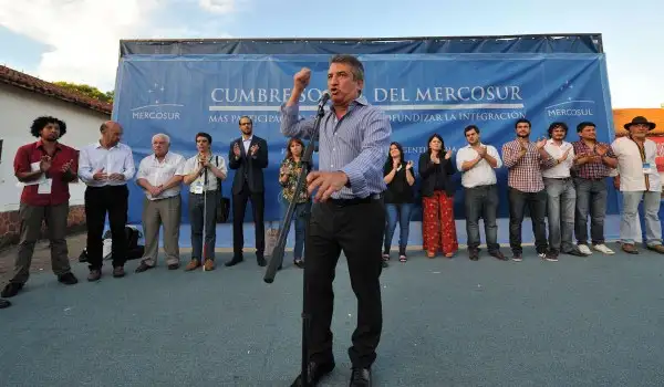 Allanaron la Cámara de Diputados en una causa que complica a Urribarri