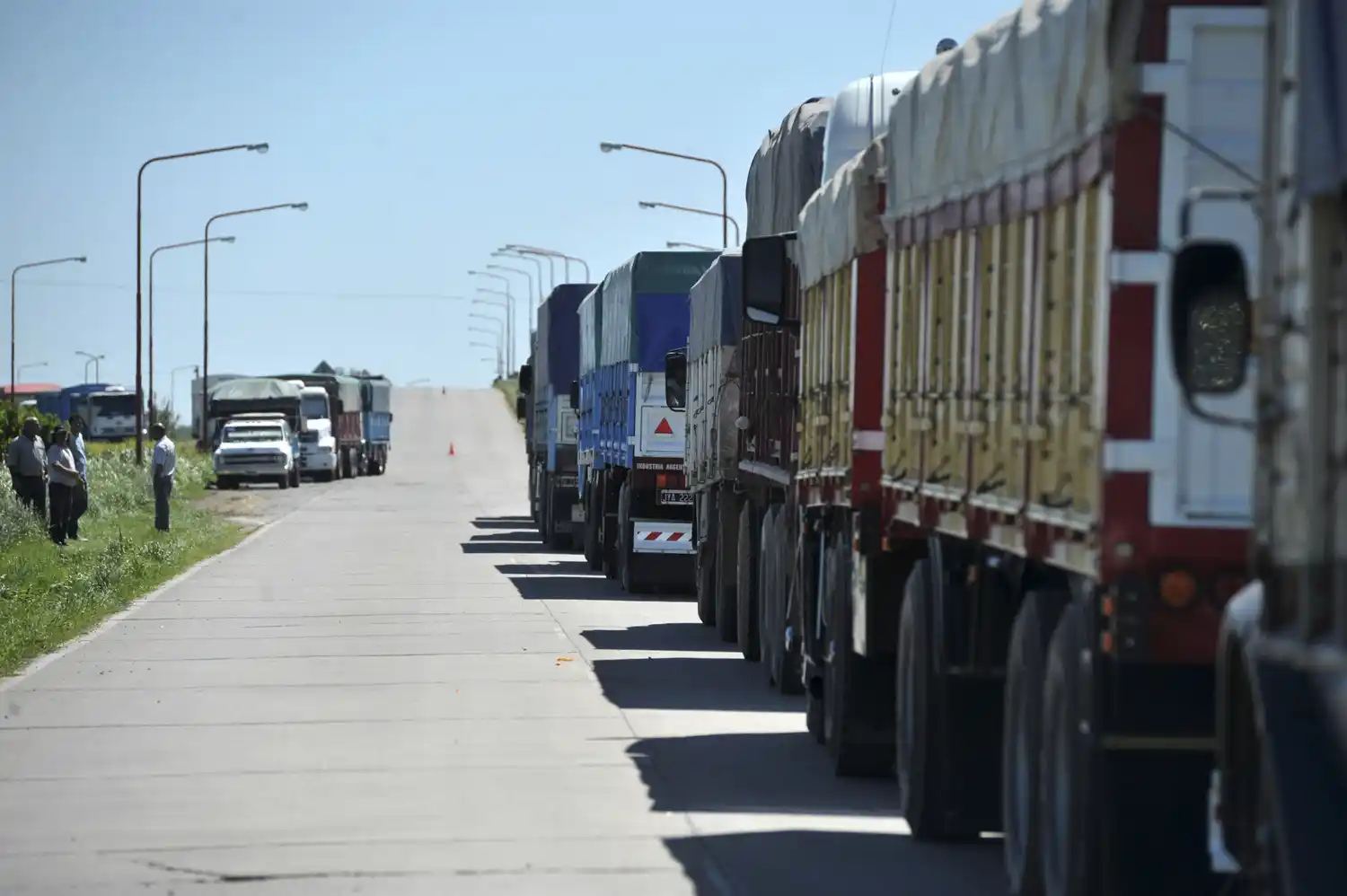 Transportistas de granos harán un paro por tiempo indeterminado