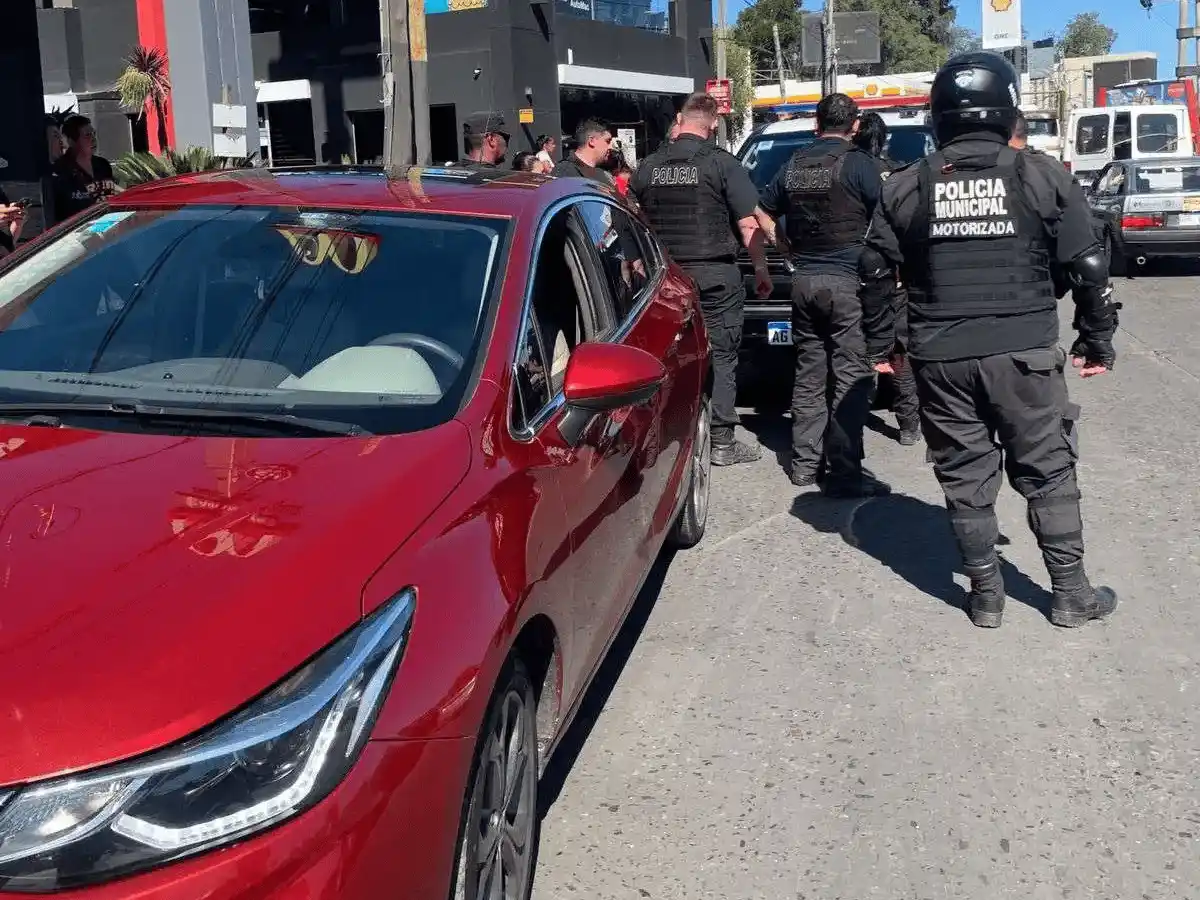 Funcionario separado del cargo tras balear a un conductor en una discusión de tránsito