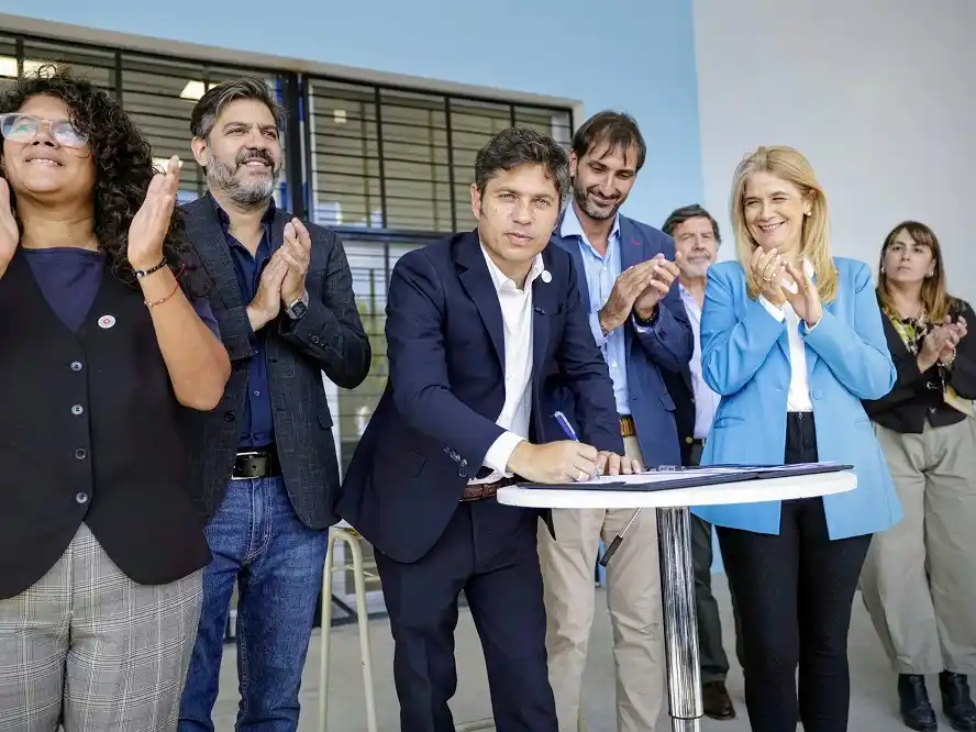 Kicillof encabezó la inauguración de un edificio escolar en Punta Indio.