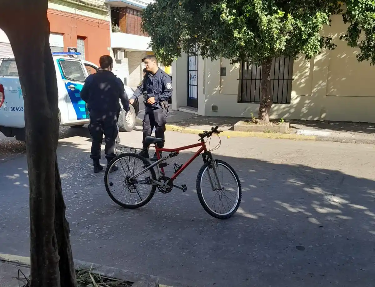 Desde el momento del accidente, la policía comenzó a requisar cámaras. Sabían que era un auto gris, luego constataron que era un Peugeot 206 y atraparon al conductor.