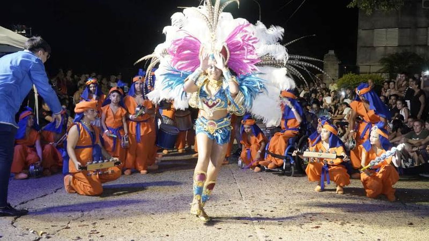 Se vivió una verdadera fiesta en el primer desfile de los Pequeños Duendes