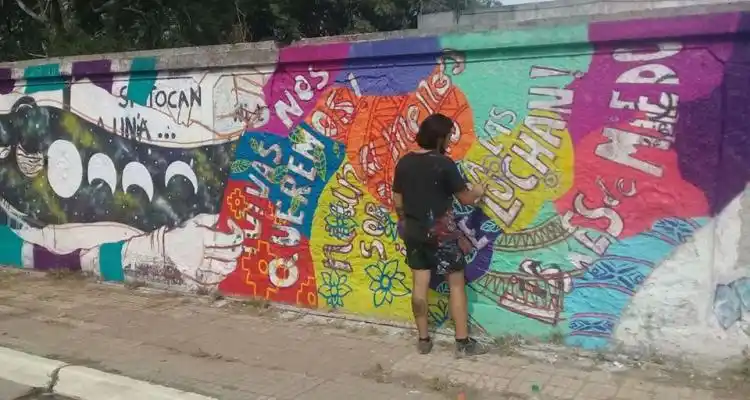 #8M: artista chileno pintó un mural