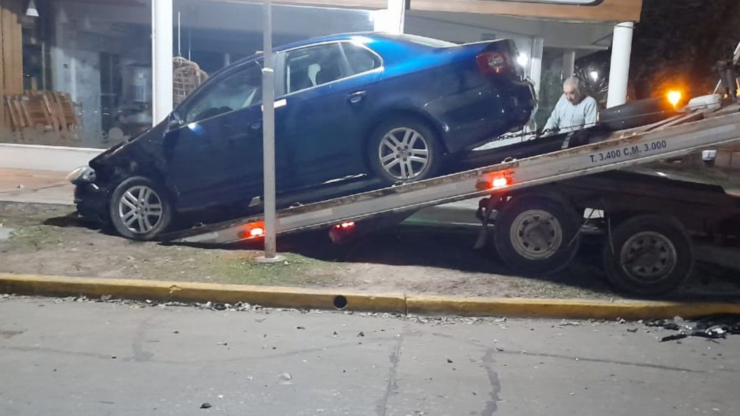 Fuerte choque entre dos autos en Reconquista 