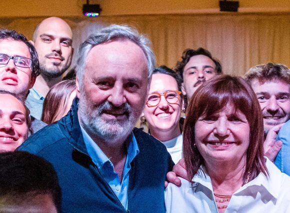 Tras anunciar su precandidatura a gobernador, Joaquín de la Torre visita San Pedro