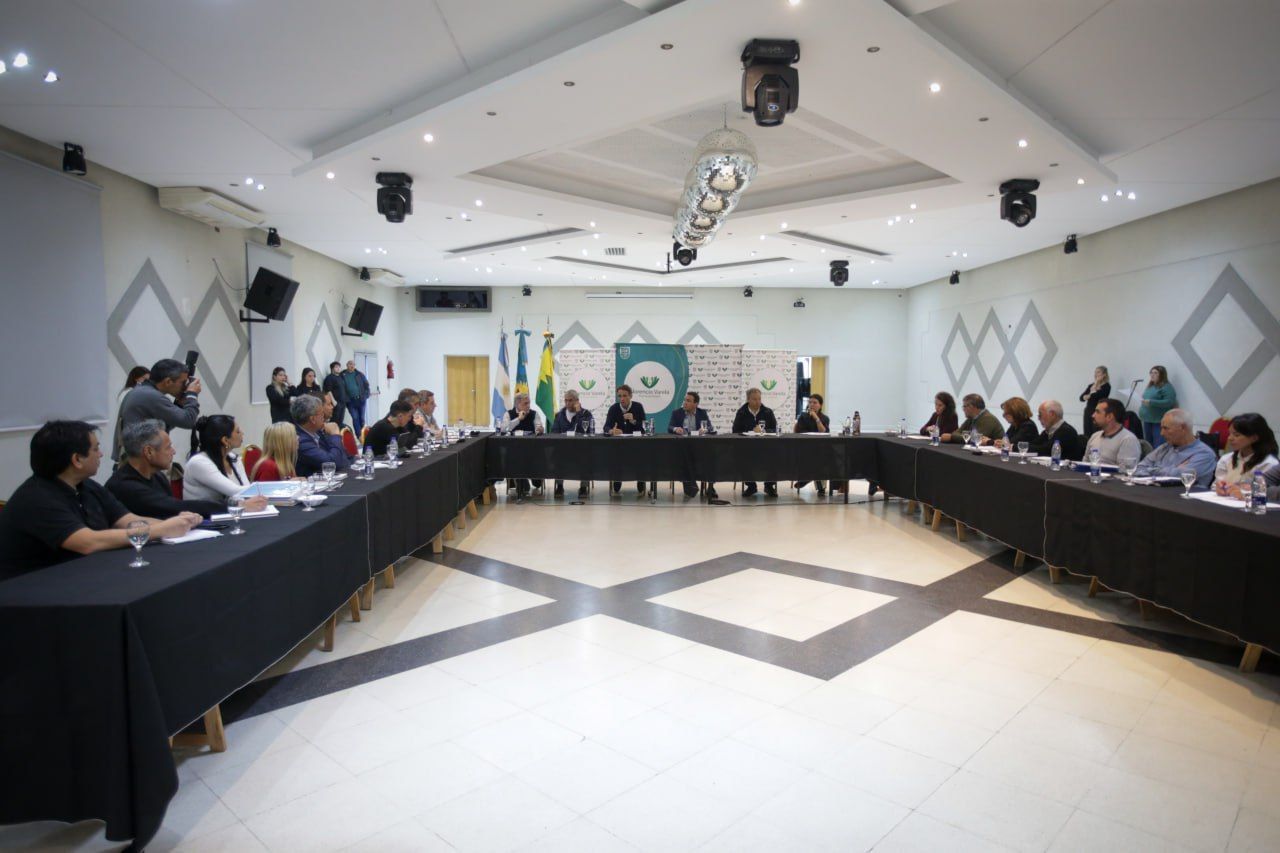 Junto a otros intendentes, Mayra Mendoza busca fondos para evitar inundaciones