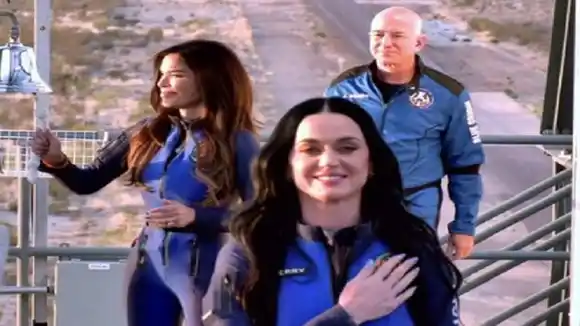 Katy Perry y la novia de Bezos llegaron al espacio: primer vuelo completamente tripulado por mujeres