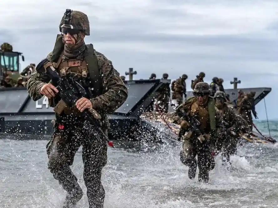 Estados Unidos refuerza su presencia militar en medio de la tensión con Irán