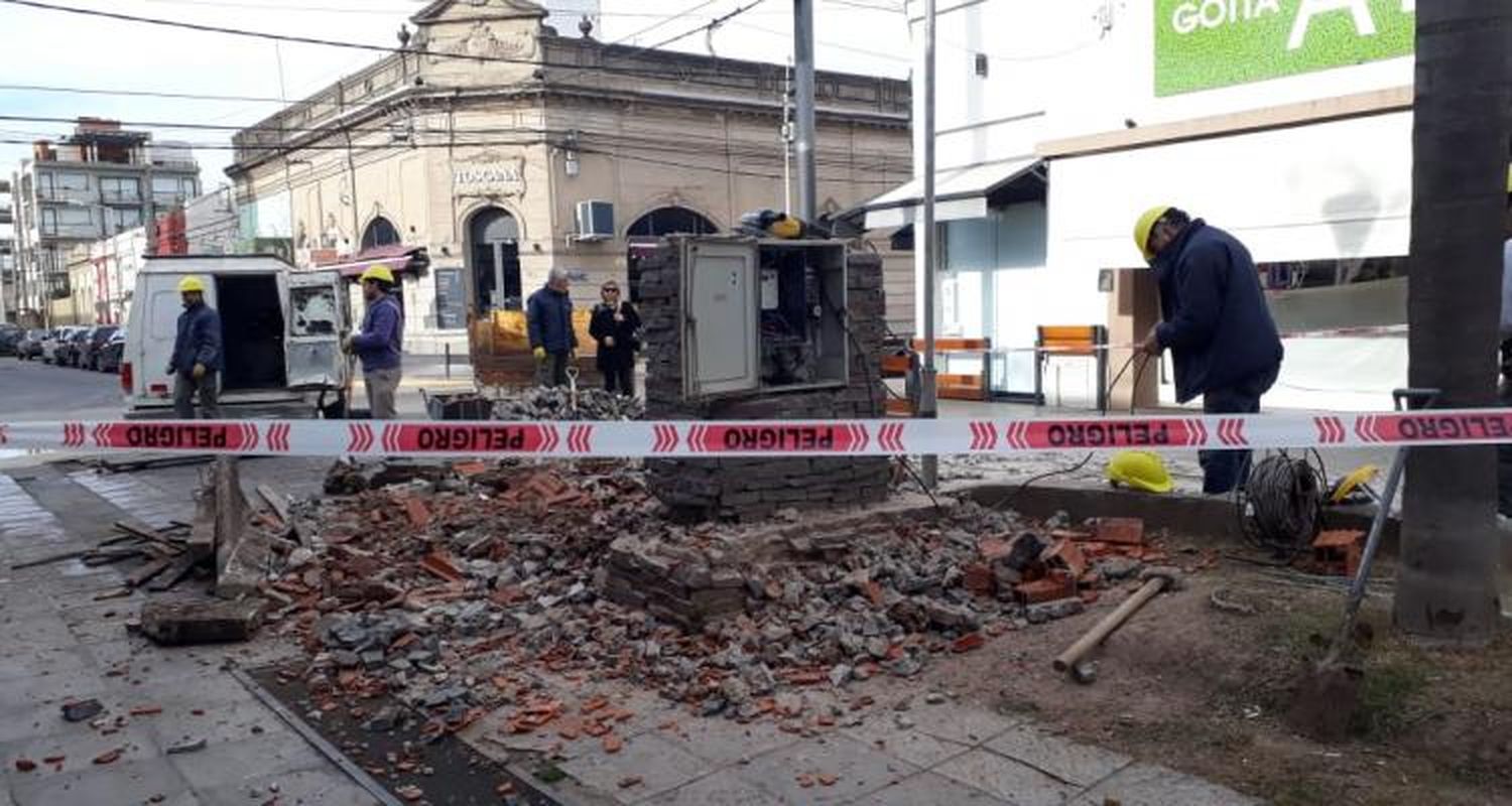 Trabajos de refacción en la Peatonal, con el proyecto de apertura en carpeta