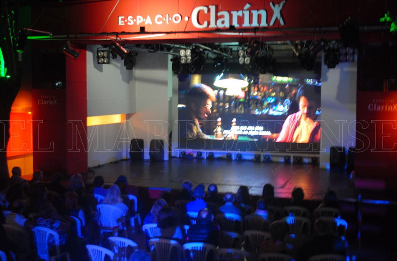 Otra jornada de cine al aire libre en Espacio Clarín